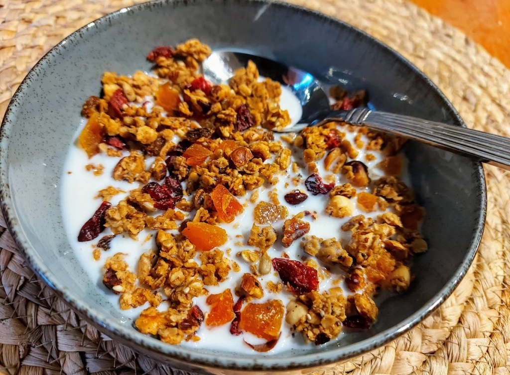 homemade-granola-closeup